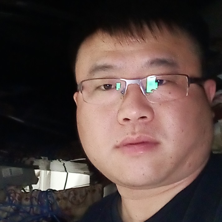 秋月漫步虚拟的照片