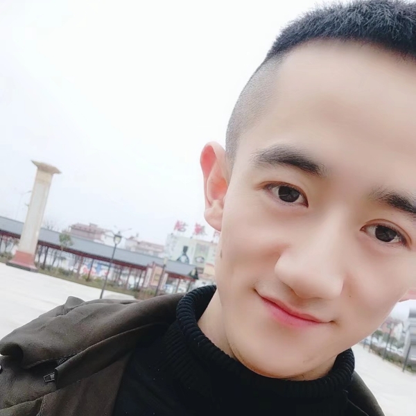 白猫开心的照片