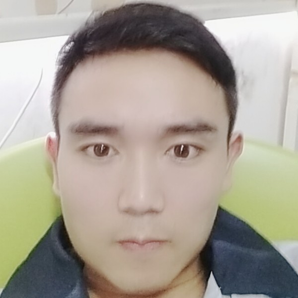 单身扯枫叶的照片