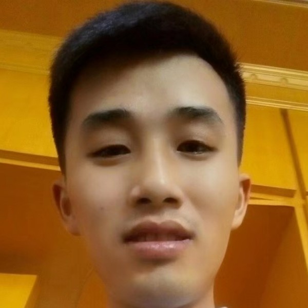 甜甜爱恋板凳的照片