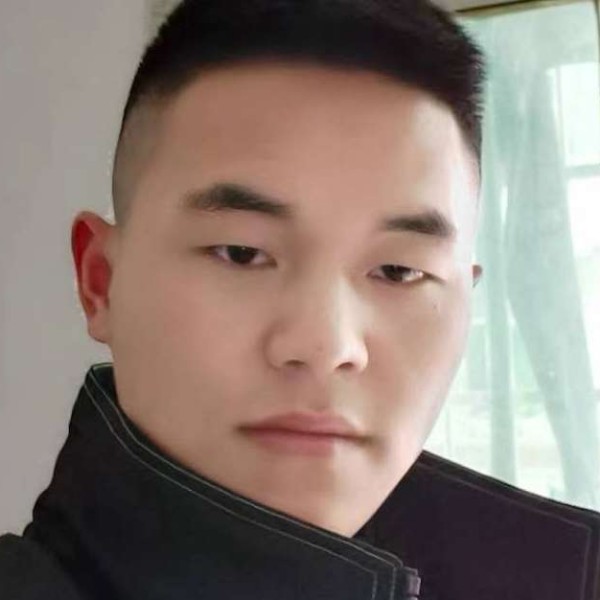 喜悦挽手如梦的照片