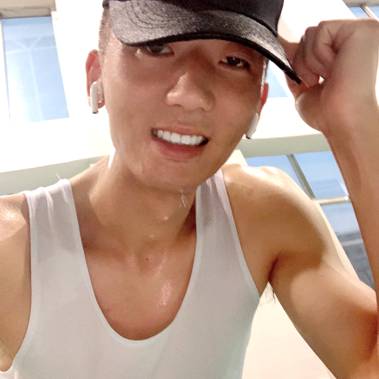 雅人致深的少年的照片