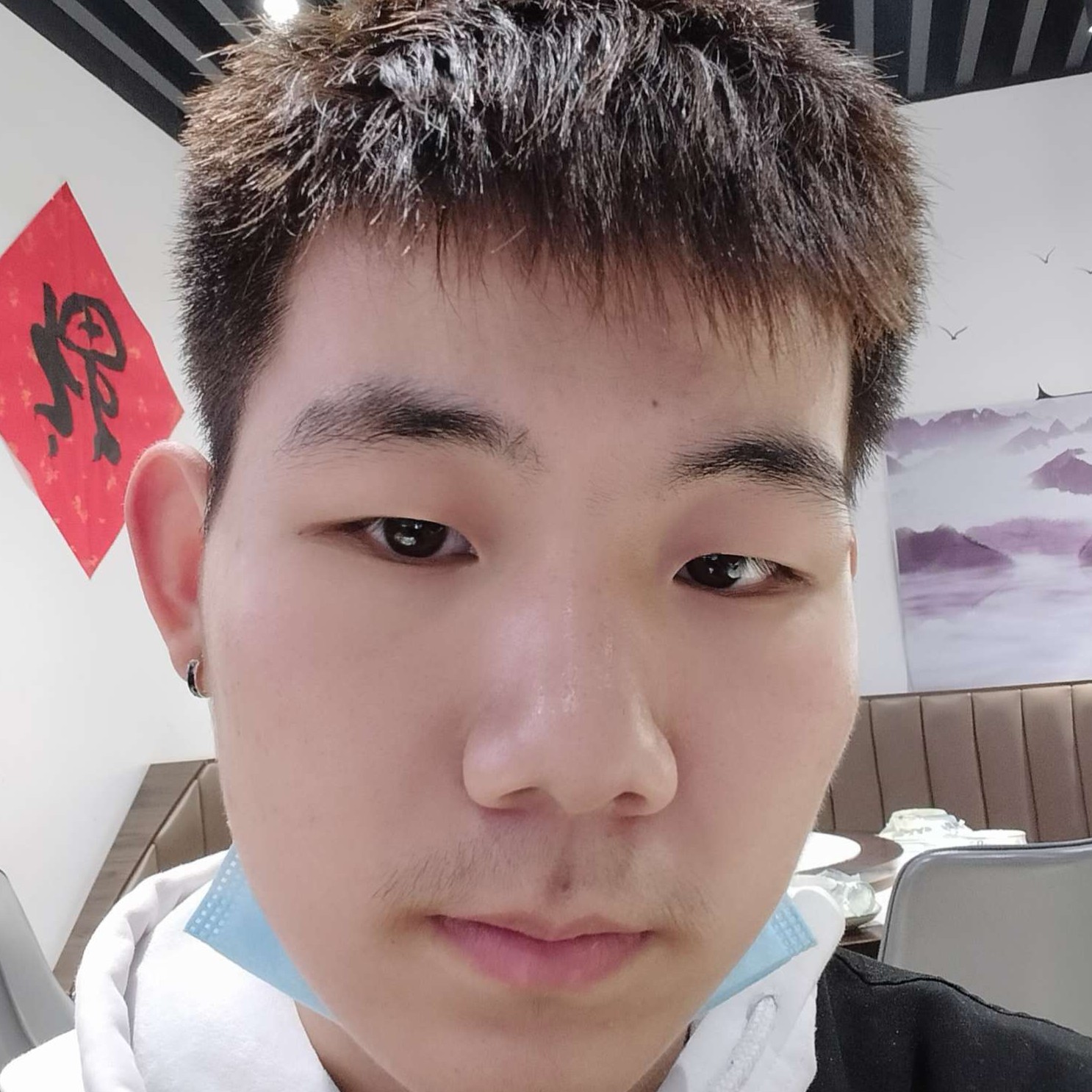 阔达笑微笑的照片