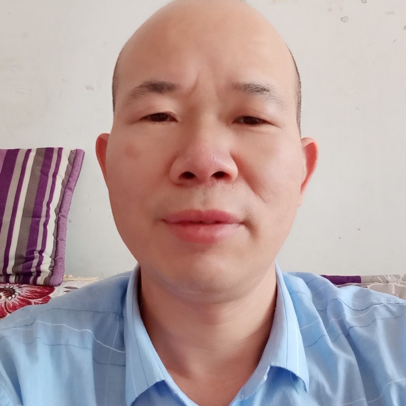 小猫咪深拥落后的照片