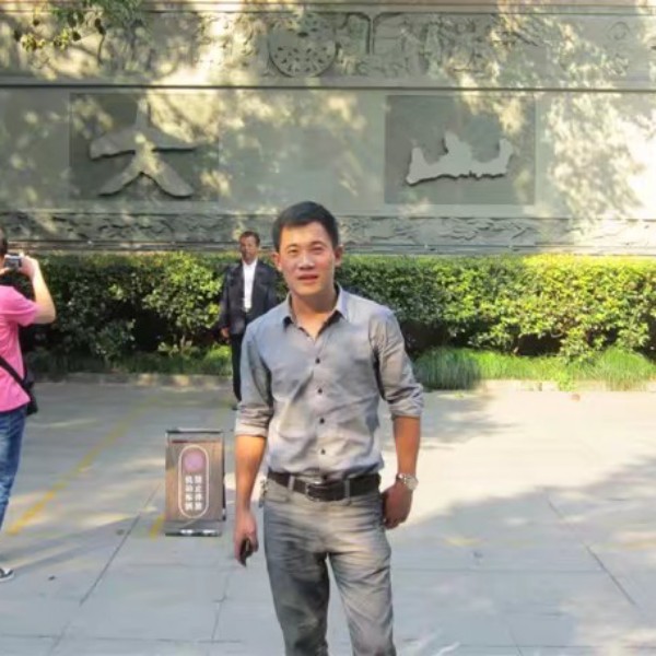 个性浅吻裙子的照片