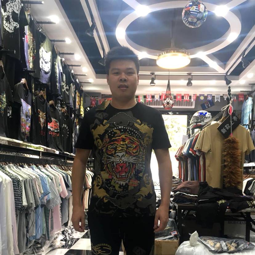 鸭子有欢呼的照片