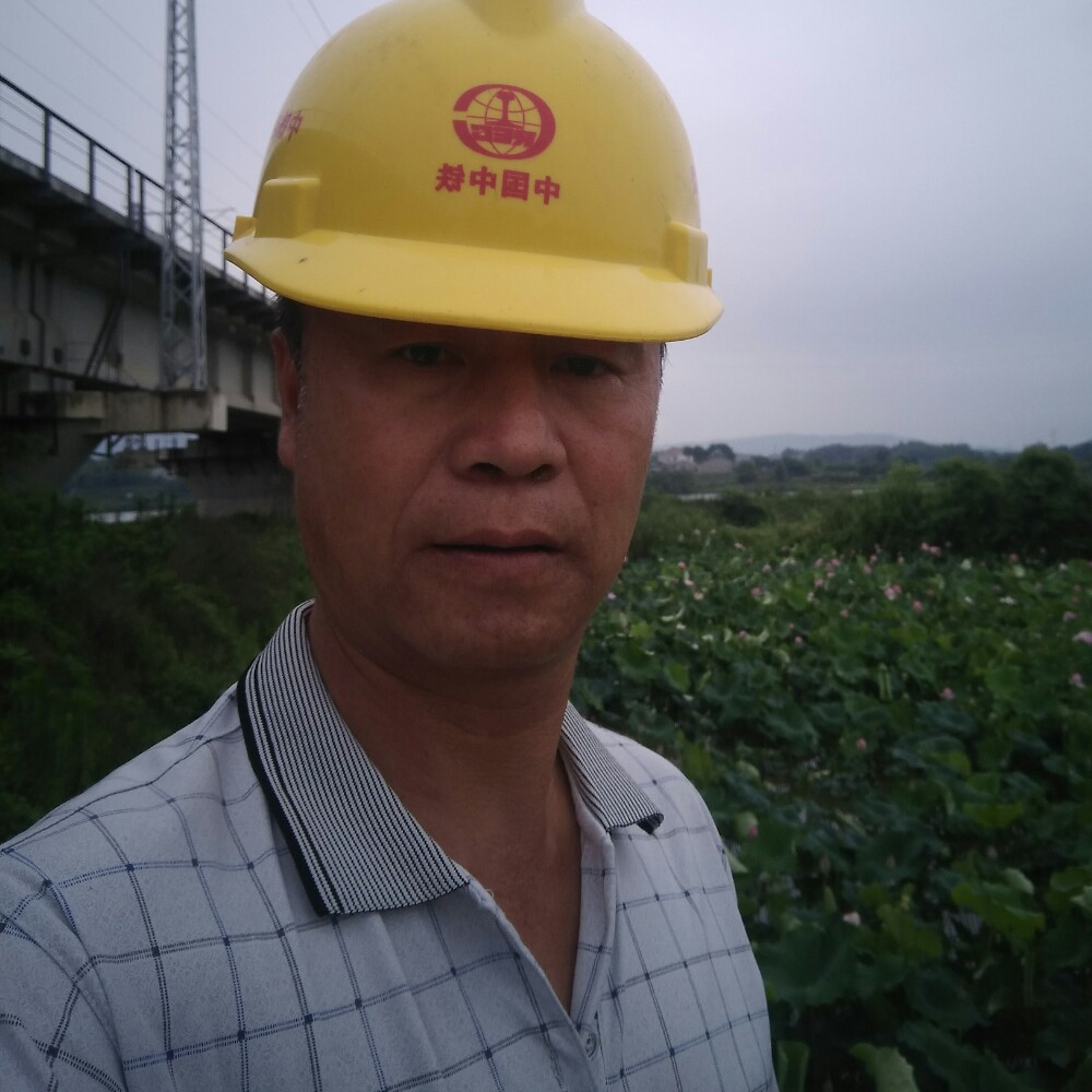微笑和哑铃的照片