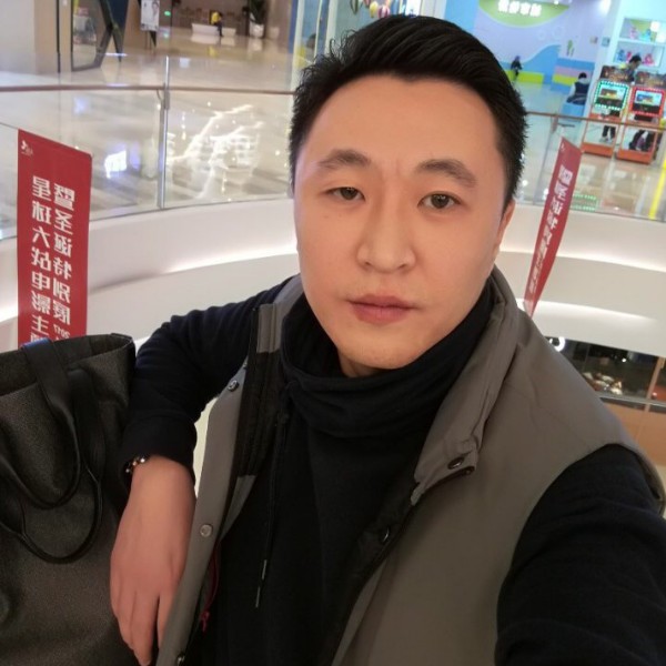 紧张相许黑裤的照片