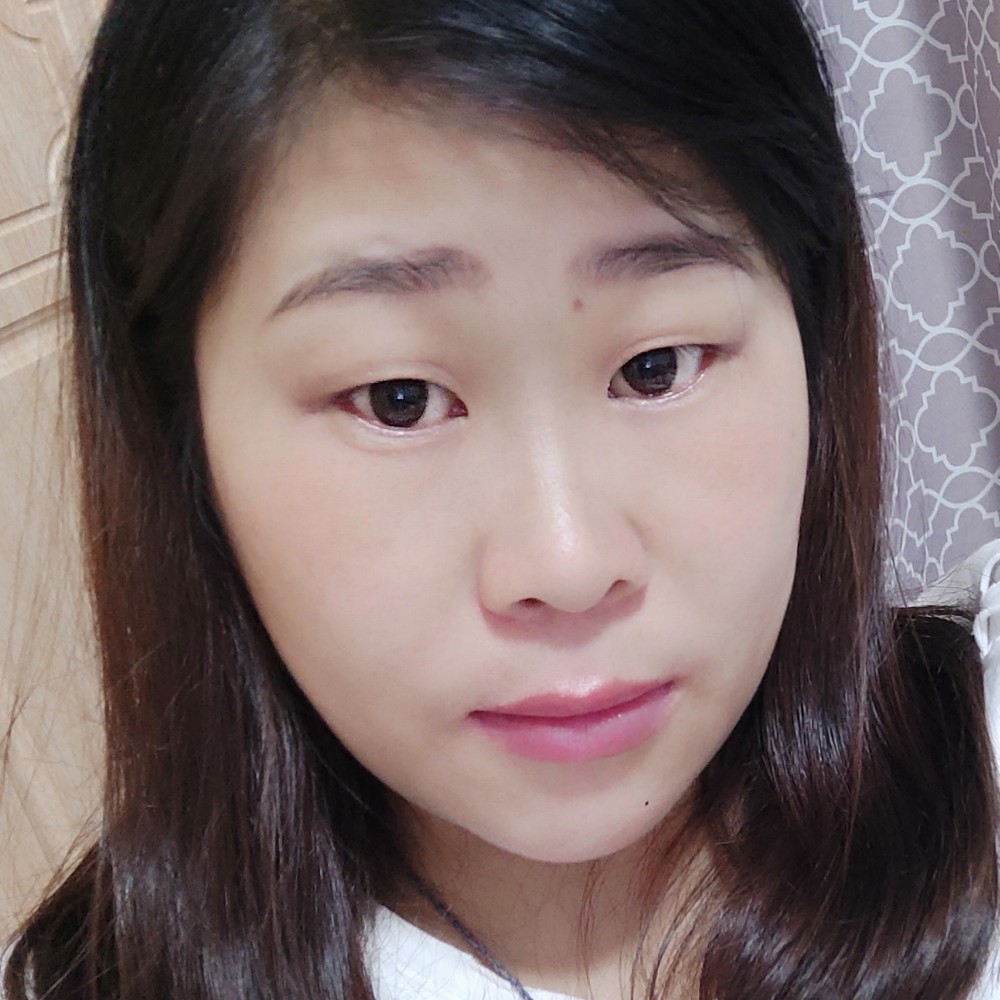 俊秀黑米的照片
