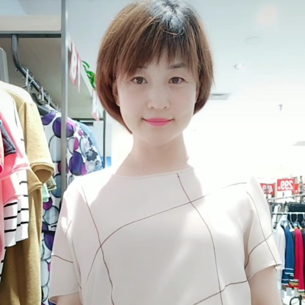 小天鹅蹁跹外向的照片