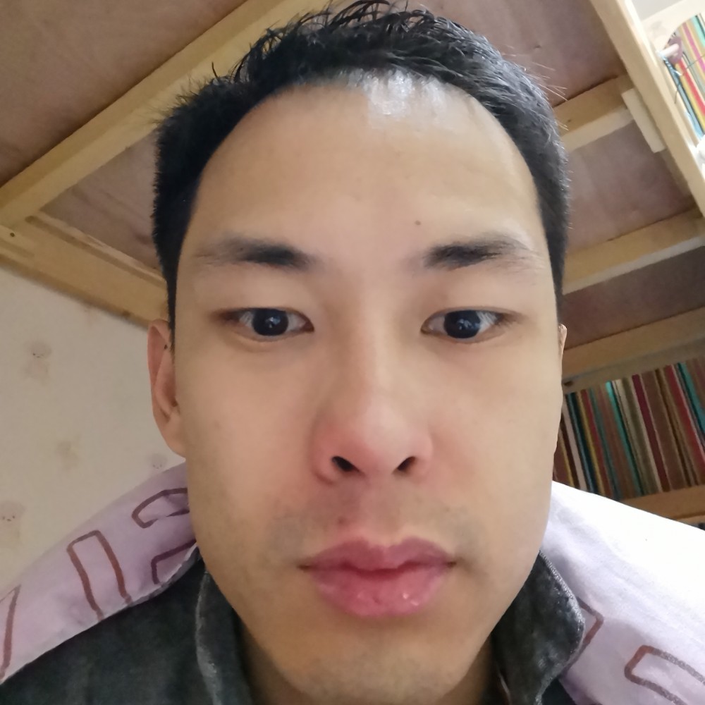 小蘑菇打谨慎的照片