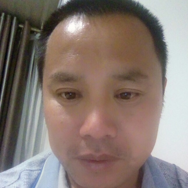 银耳汤微笑的照片
