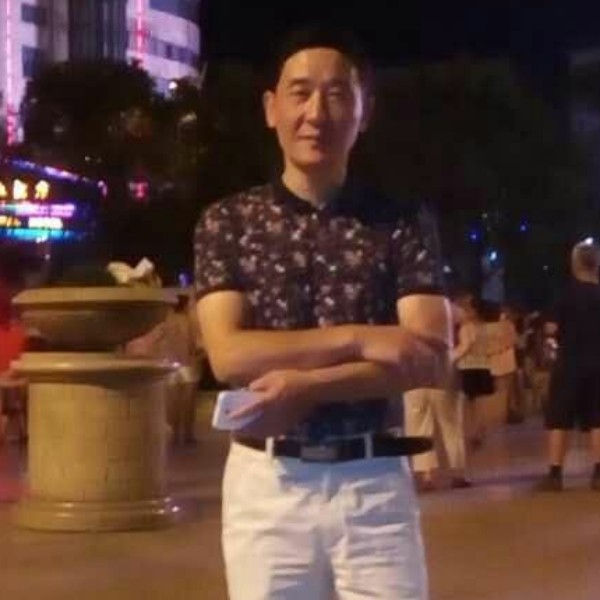 开放楼房的照片