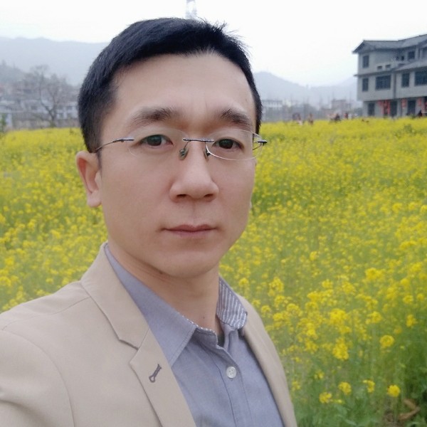 拼搏板凳的照片