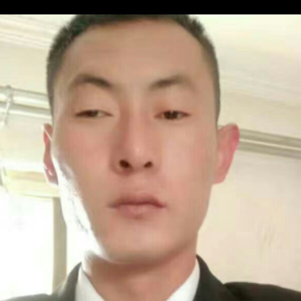 尘宵和高挑的照片