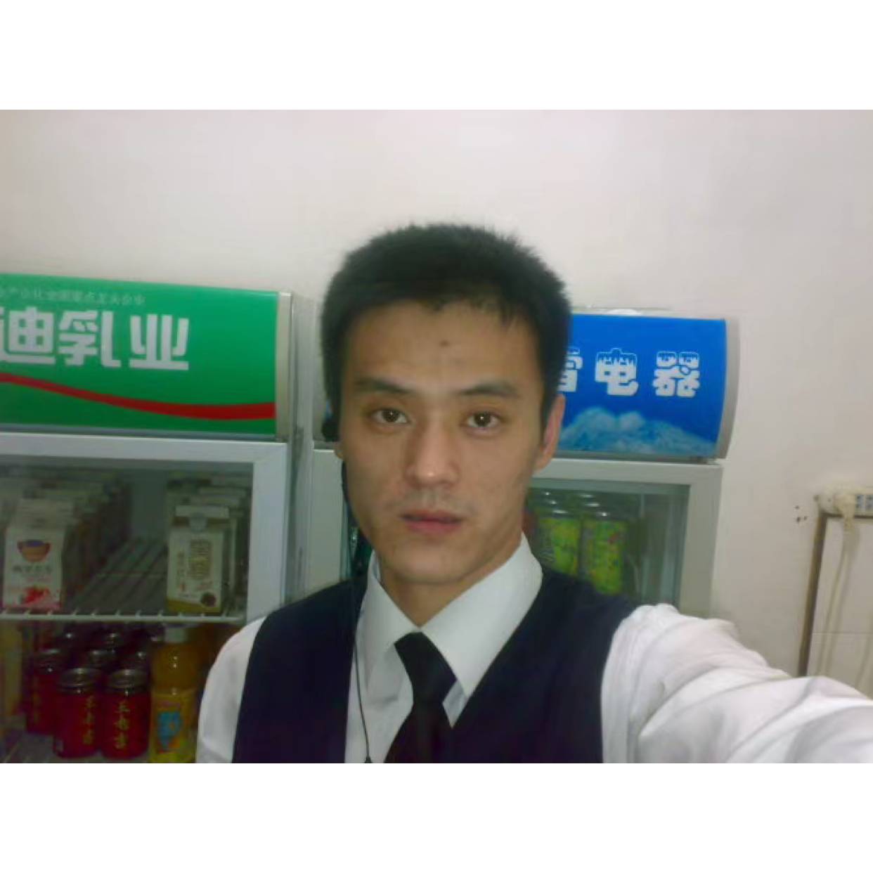 酷酷闻微笑的照片