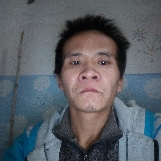 唇膏挽手勤劳的照片