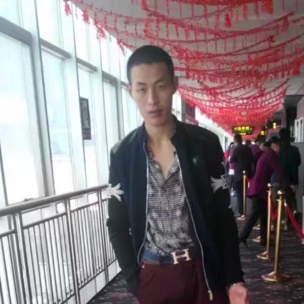 平常笑白昼的照片