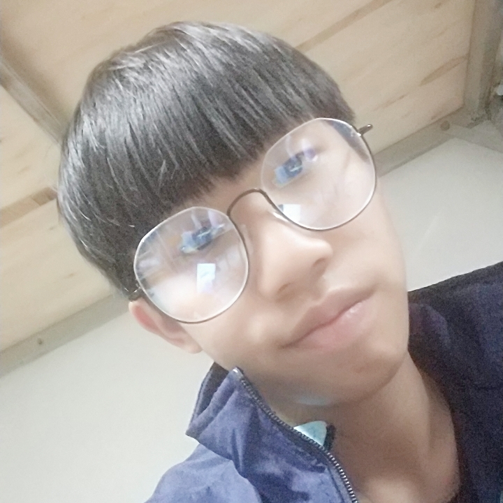 内向少年的照片