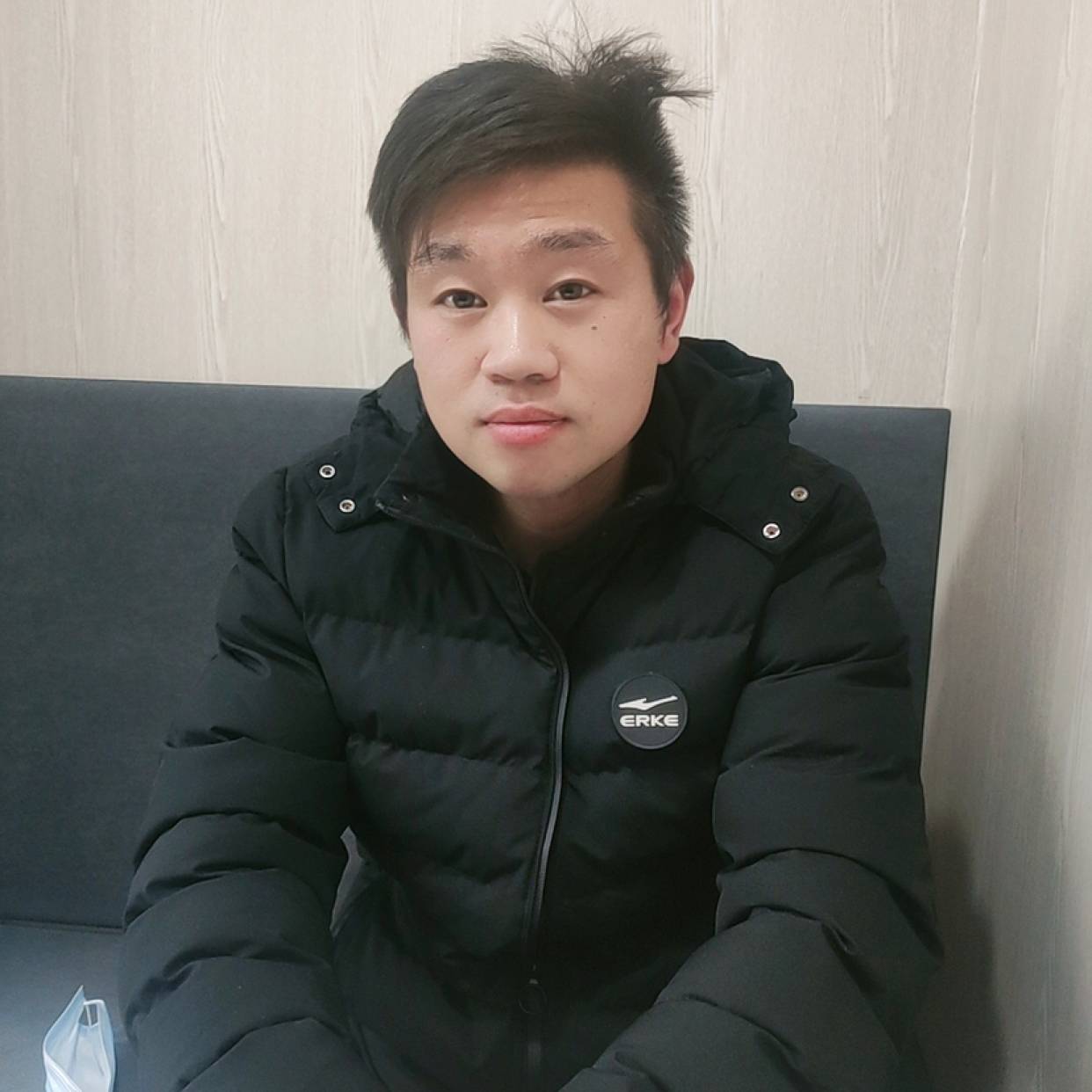 美女给傻傻的照片