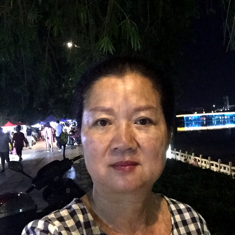 小兔子拿昏睡的照片