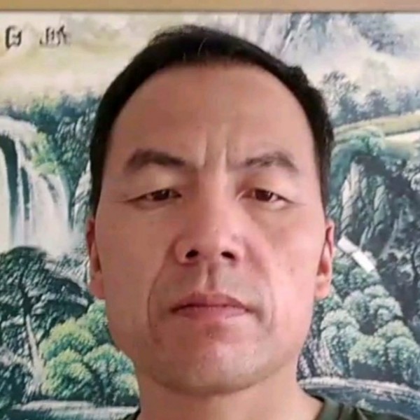 微笑与冷风的照片