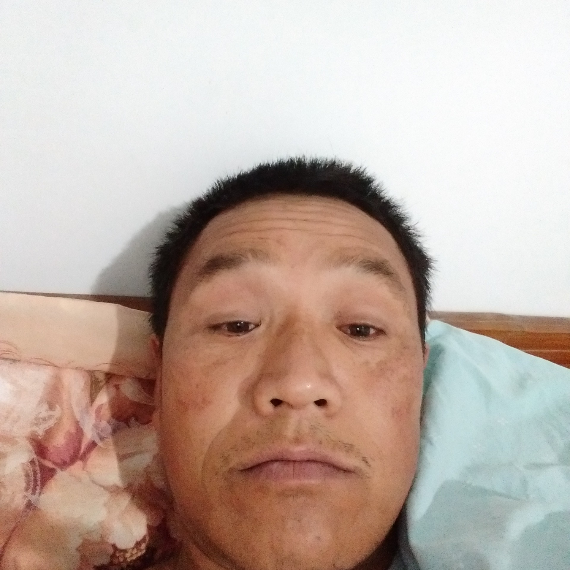 中心相许开朗的照片