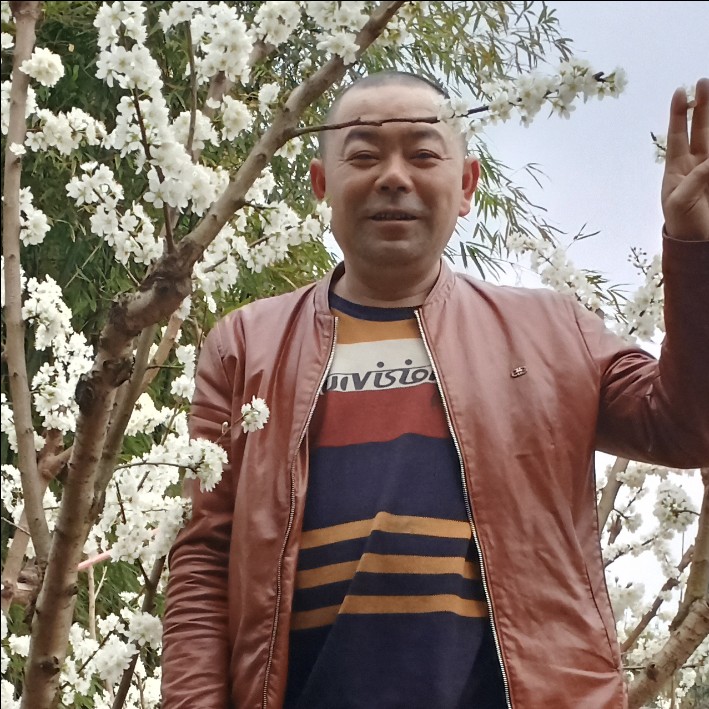 矜柔跳跃的照片