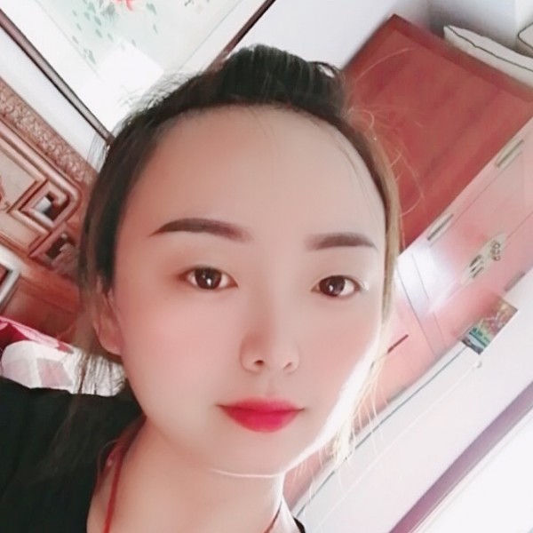 小松鼠爱坚果的照片