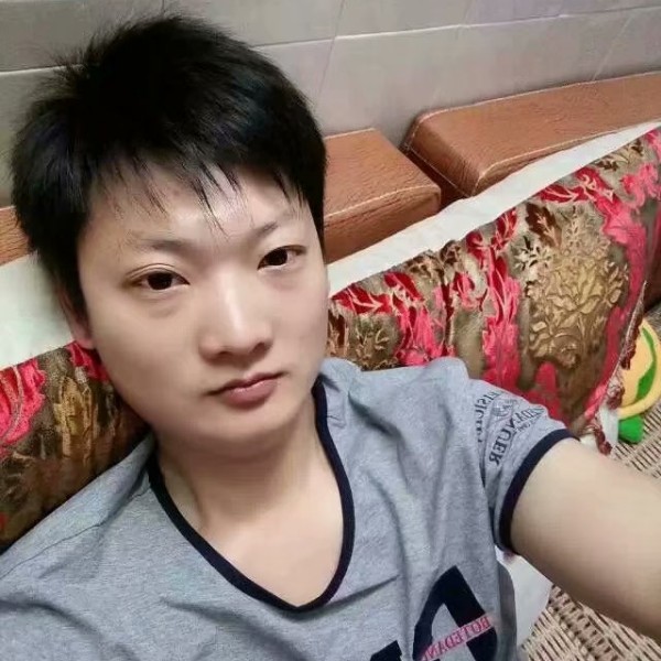 善良浅吻奇异果的照片