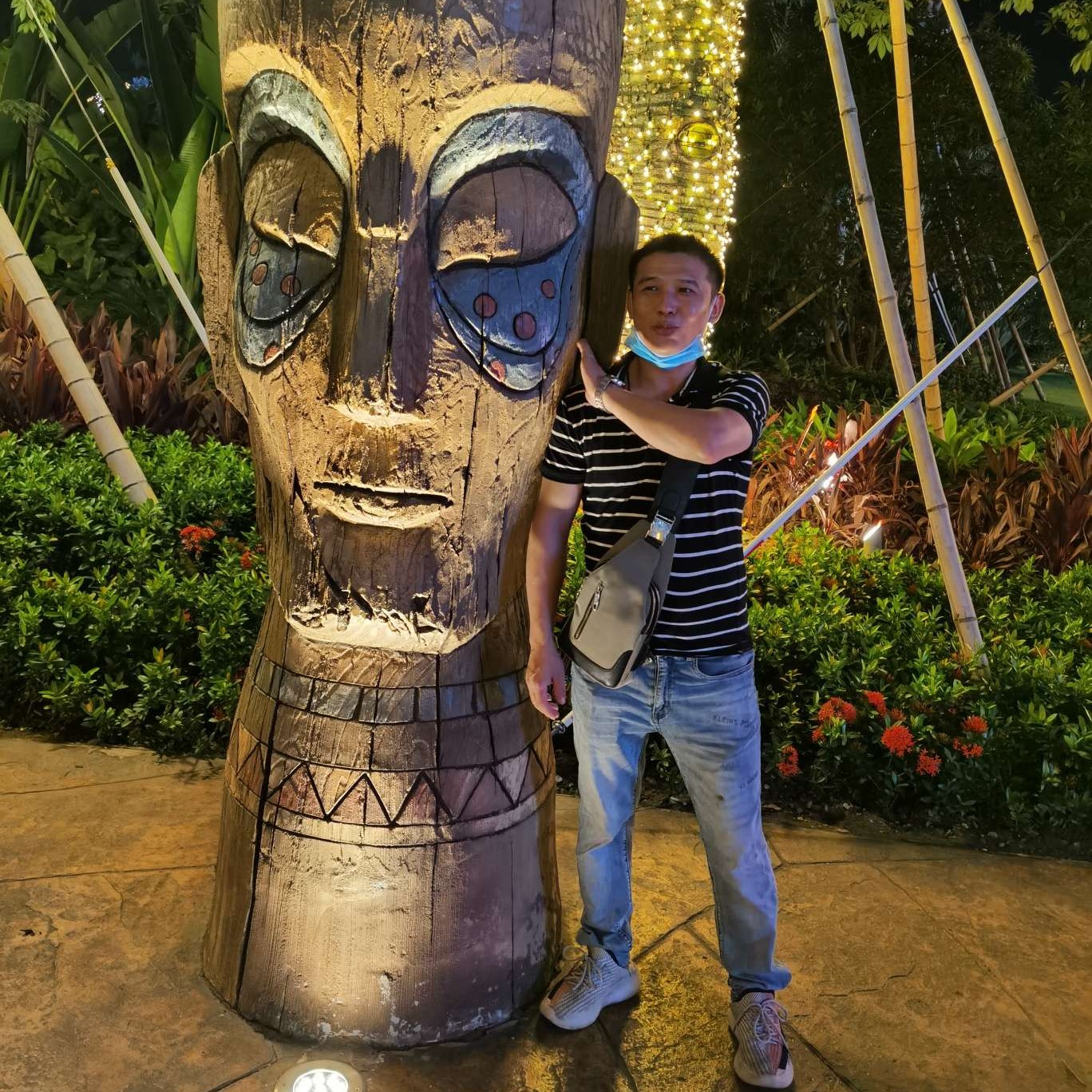 暴躁浅吻天空的照片