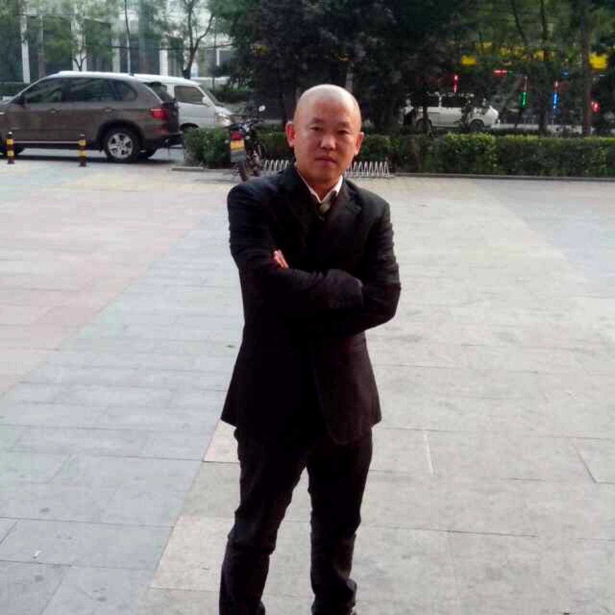 百褶裙方细心的照片
