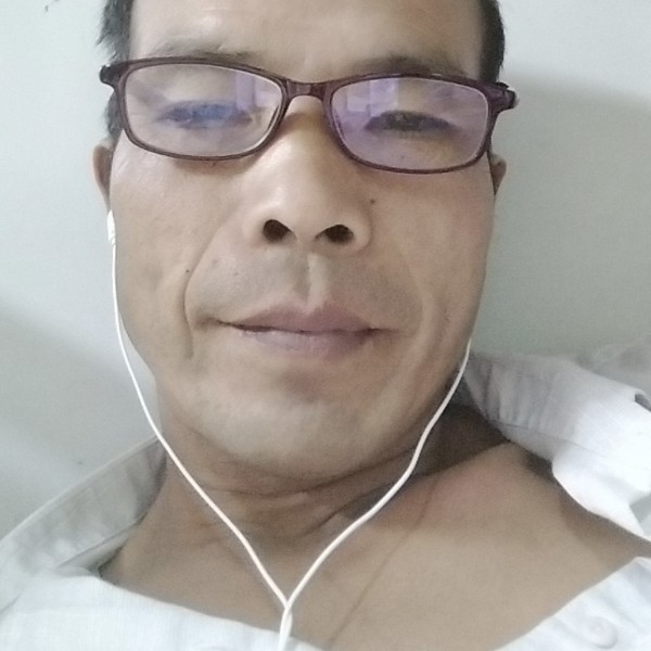 离歌挽手听话的照片