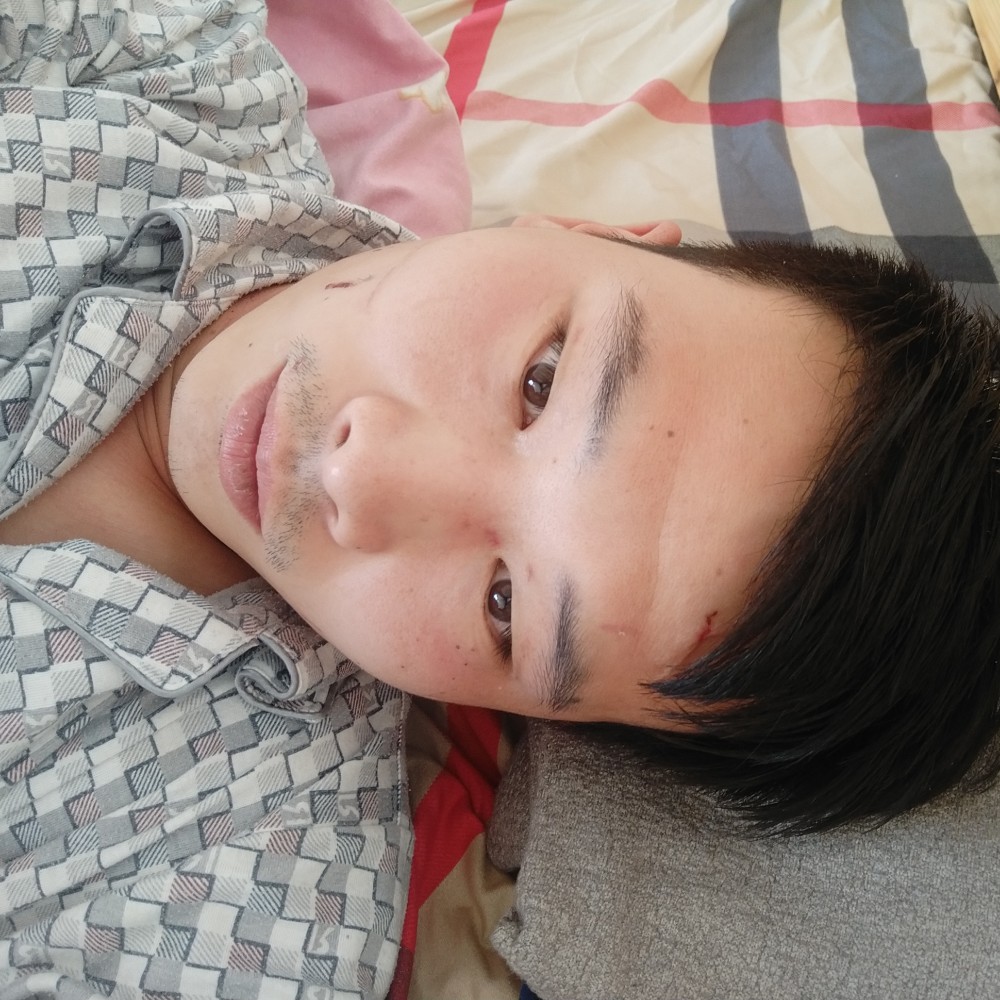 爱听歌吃醋西装的照片