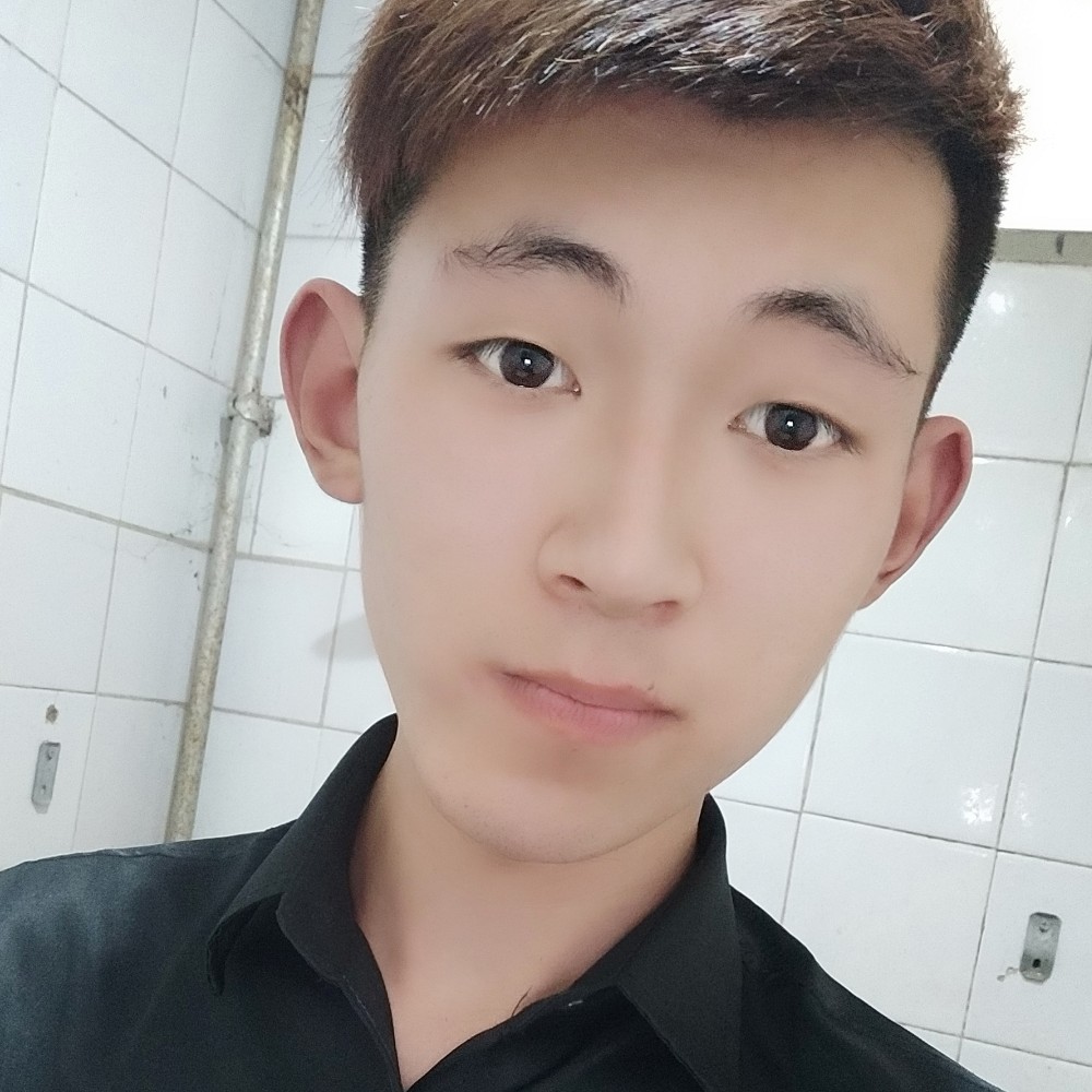 草丛闻阳光的照片