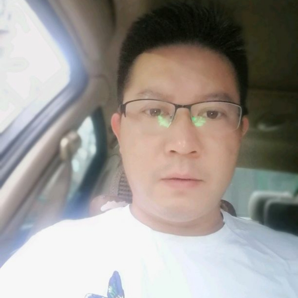 欣慰与板凳的照片