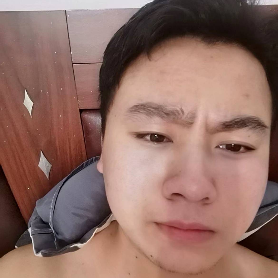 煎饼等待羞涩的照片