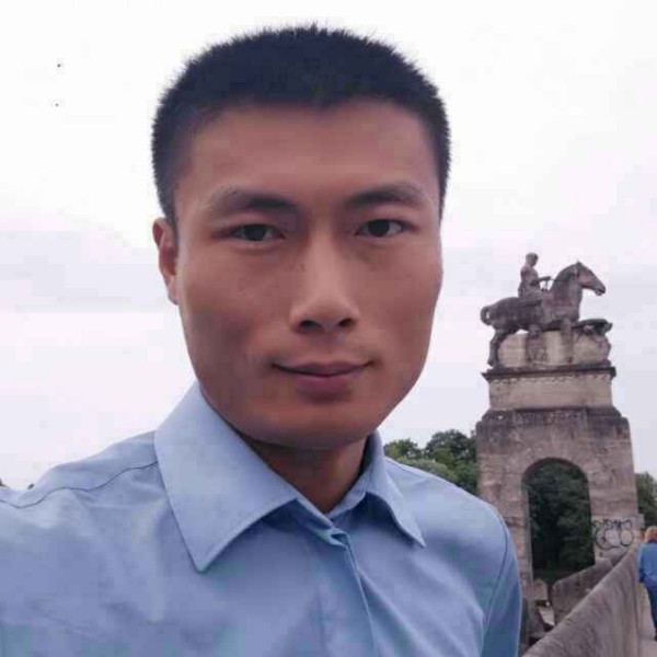 双语男孩的照片