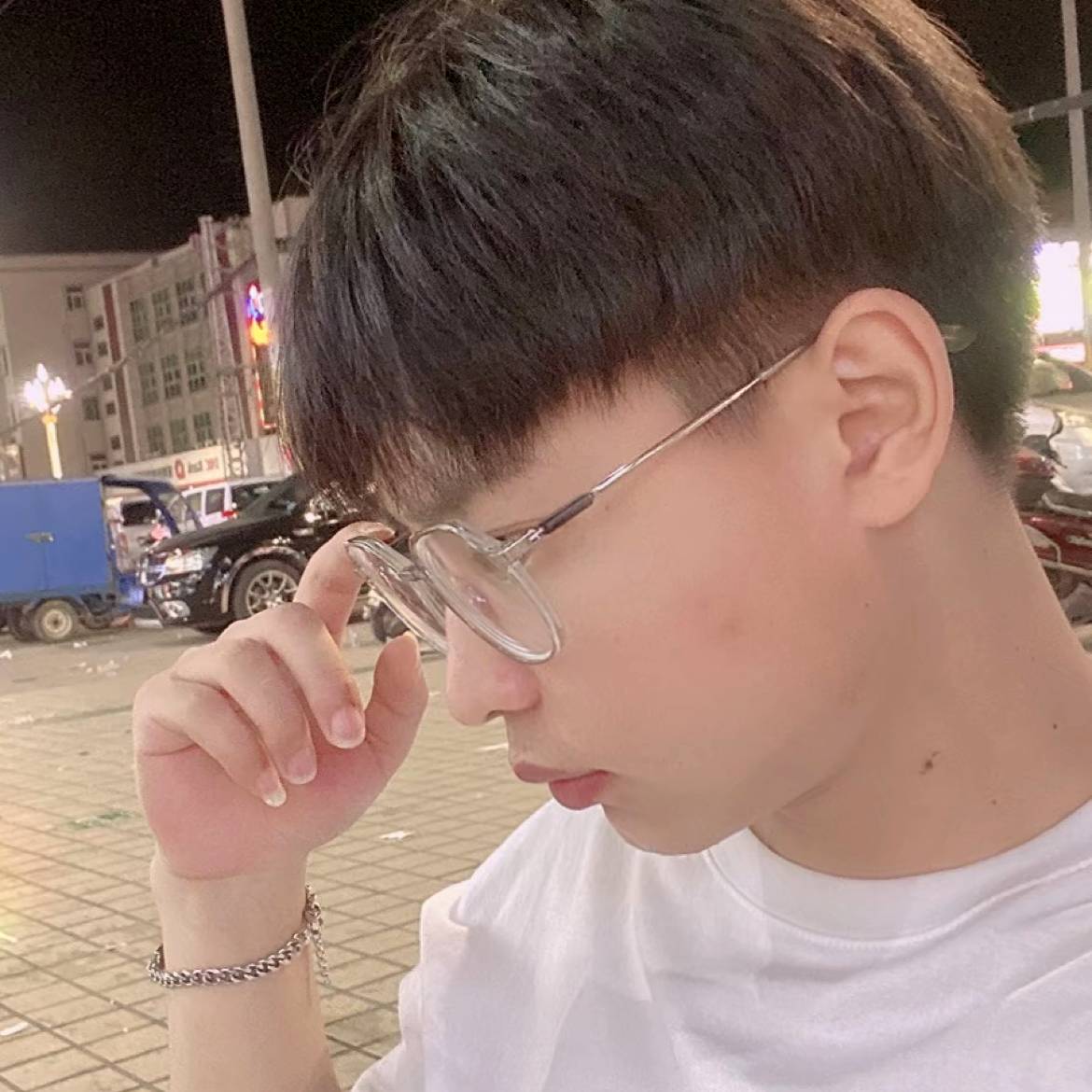 火星上等待少女的照片