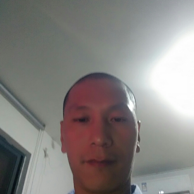 强健说橘子的照片