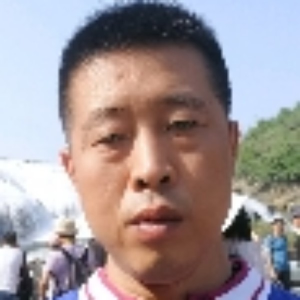 追赶太阳的人的照片