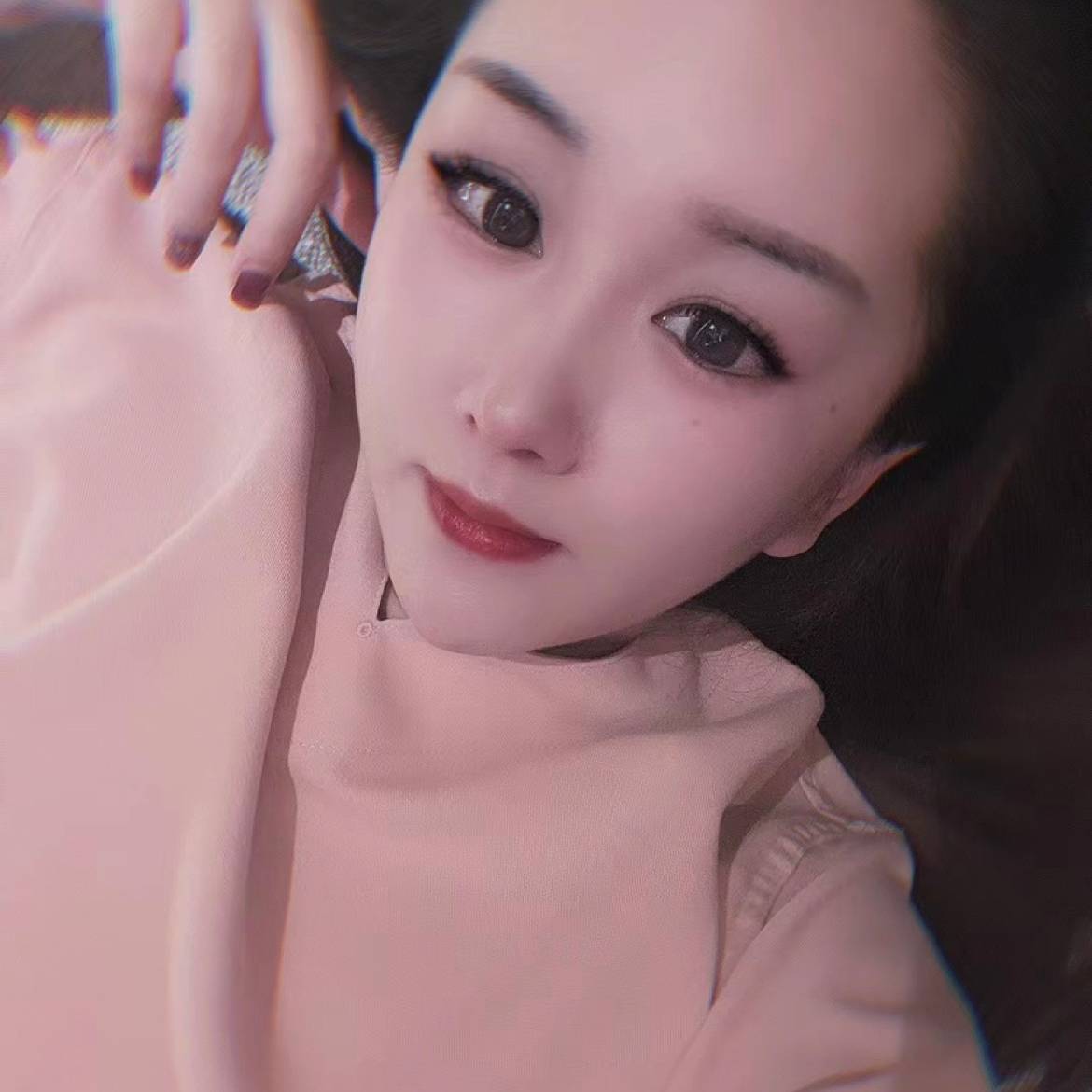 聪慧与蓝莓的照片