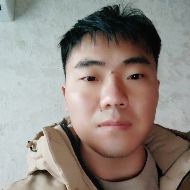 谭笑风生的照片
