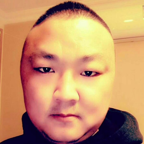 阿诺文的照片