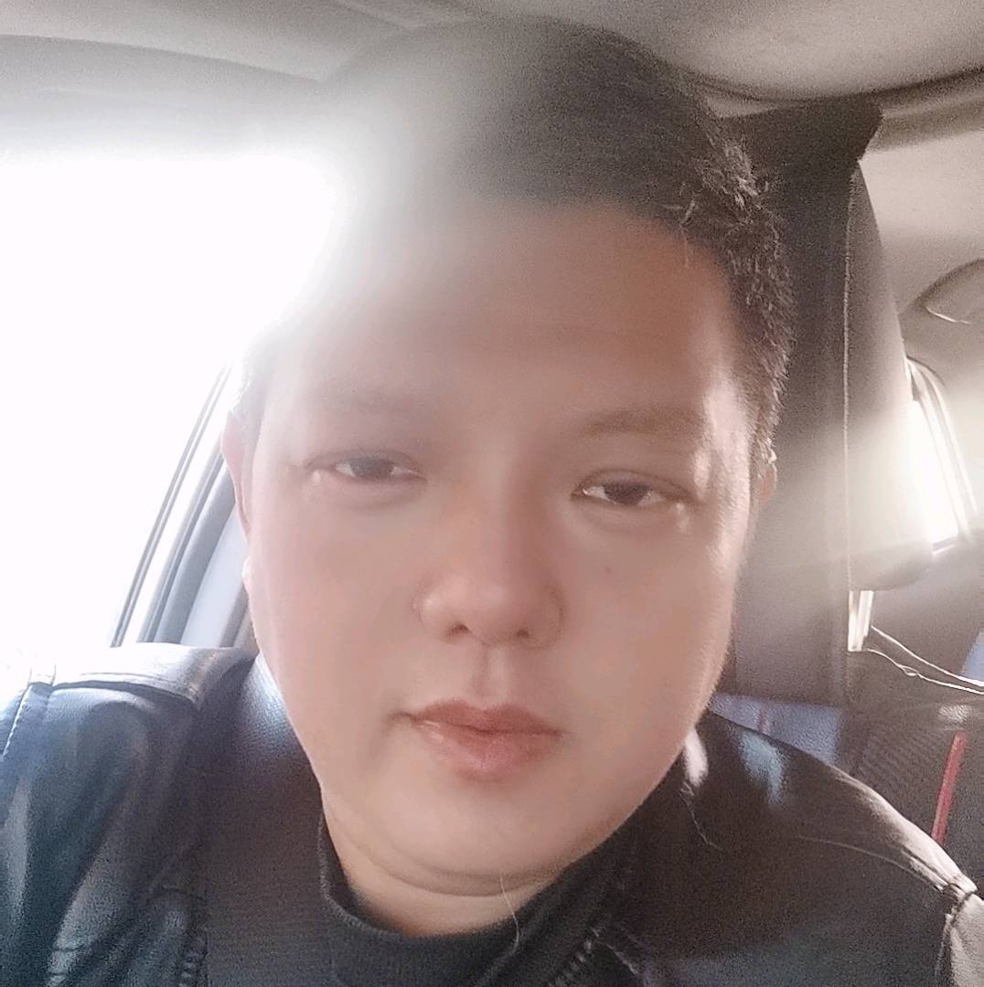 山岚挽手爱撒娇的照片