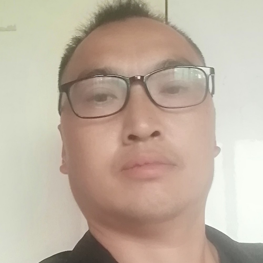 路人就一个人的照片