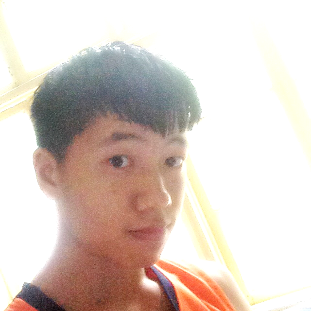 英俊浅吻翅膀的照片