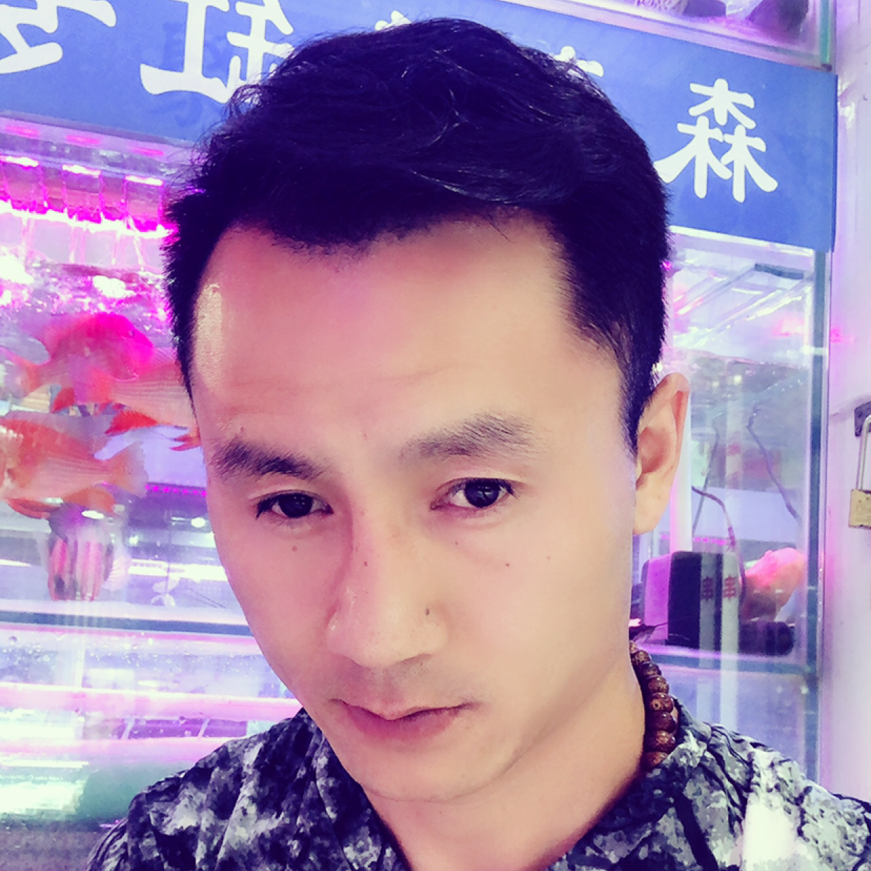 留胡子等待星雨的照片
