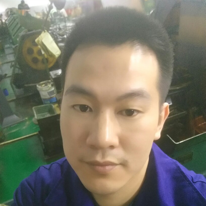 经常笑的人的照片