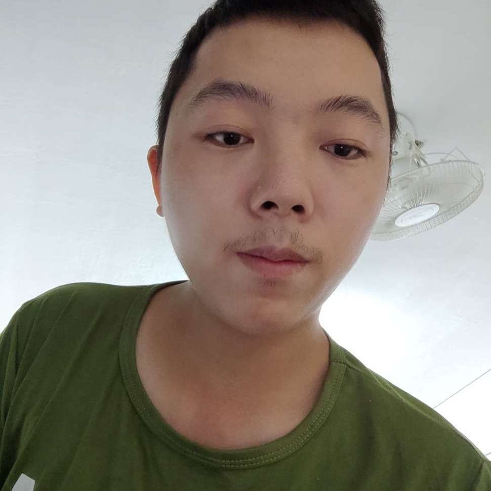慈祥浅吻化羽的照片